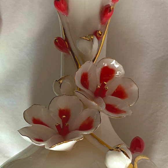 🌷NWT Delicate,Simple Beautiful,Small Bud Vase,Great 4 Flowers,Gift,Collectible🌸 - Picture 6 of 16